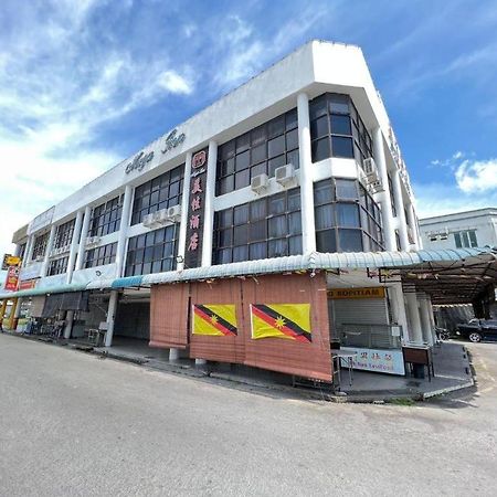 Mega Inn Sri Aman Simanggang Bagian luar foto